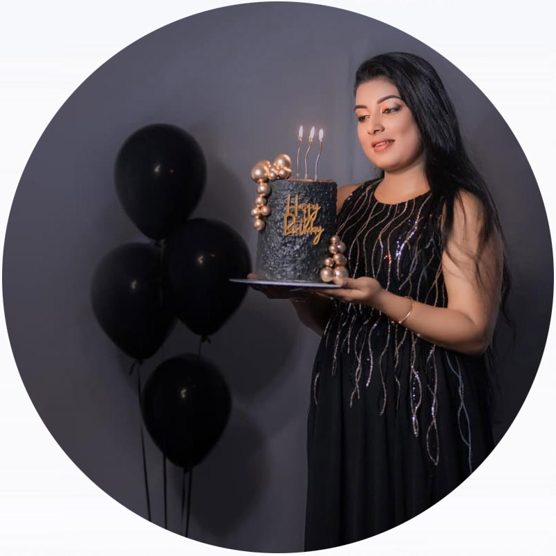 Black and gold cake shoot